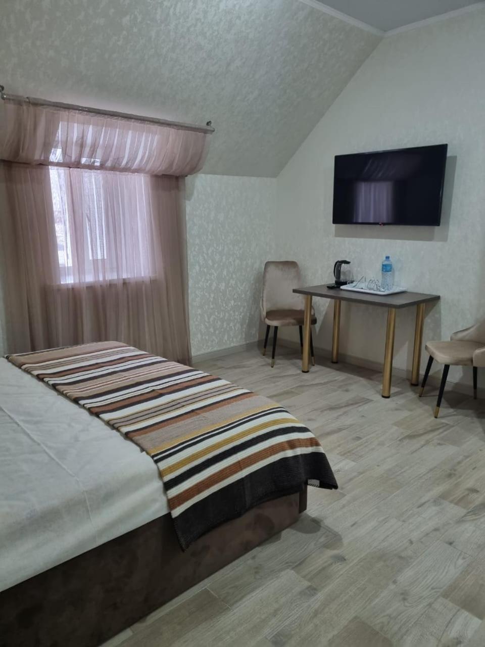 Гостинично-Банный Комплекс Майами Люкс Hotell Qostanaj Exteriör bild